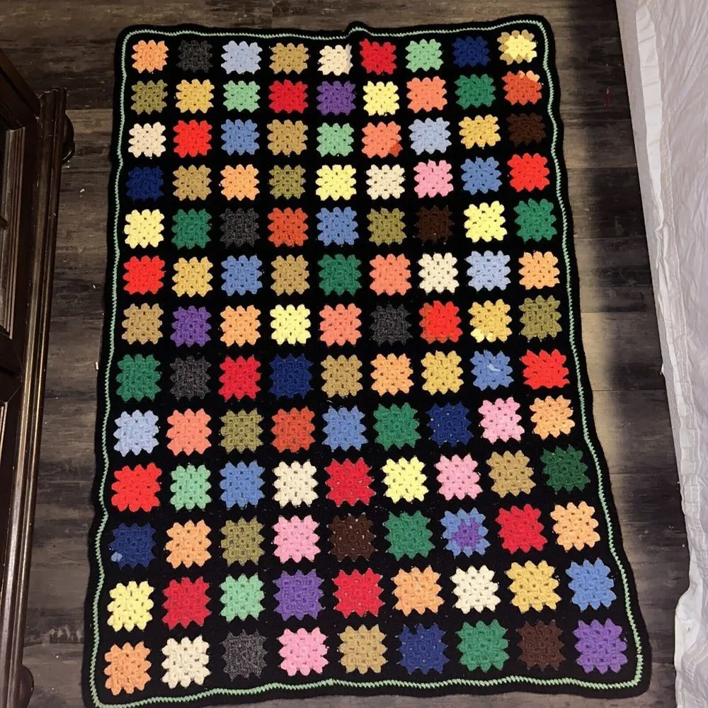 Vtg Granny Square Afghan Crochet Baby Blanket Roseanne 3'x4'‎ Small A1